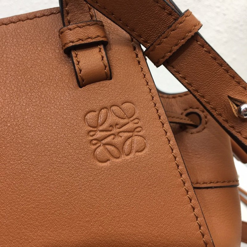 欲しい♡超限定♪ロエベ ハンモック コピー ドローストリング ショルダーバッグ 0010473155N級品