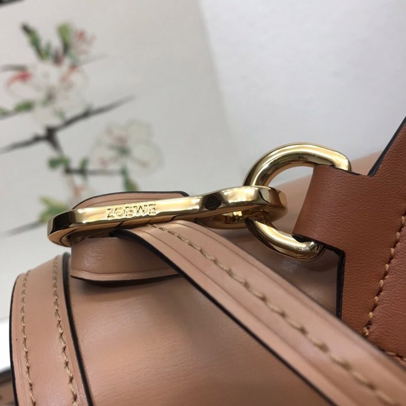 ★日本!!人気！ロエベ ショルダーバッグ コピー Barcelona シルクカーフレザー 0010594182高い品質