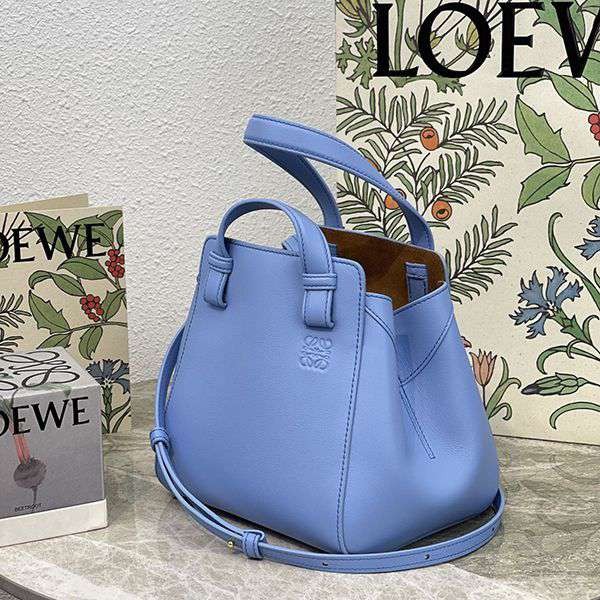 お洒落に♪ロエベ ハンモック コピー ナゲット  ショルダーストラップ付 A538H04X02激安送料無料
