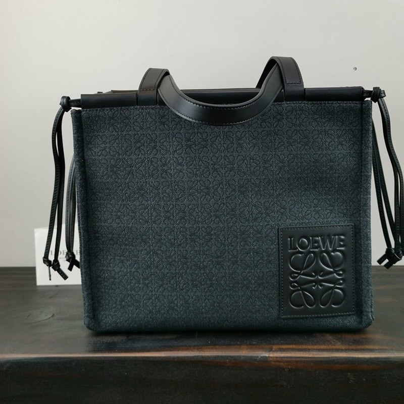 春もの新作ロエベ トートバッグ コピー Small Cushion Tote☆クッショントートスモール☆送料込 A612A93X252426通販