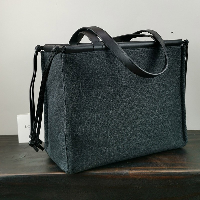 春もの新作ロエベ トートバッグ コピー Small Cushion Tote☆クッショントートスモール☆送料込 A612A93X252426激安送料無料