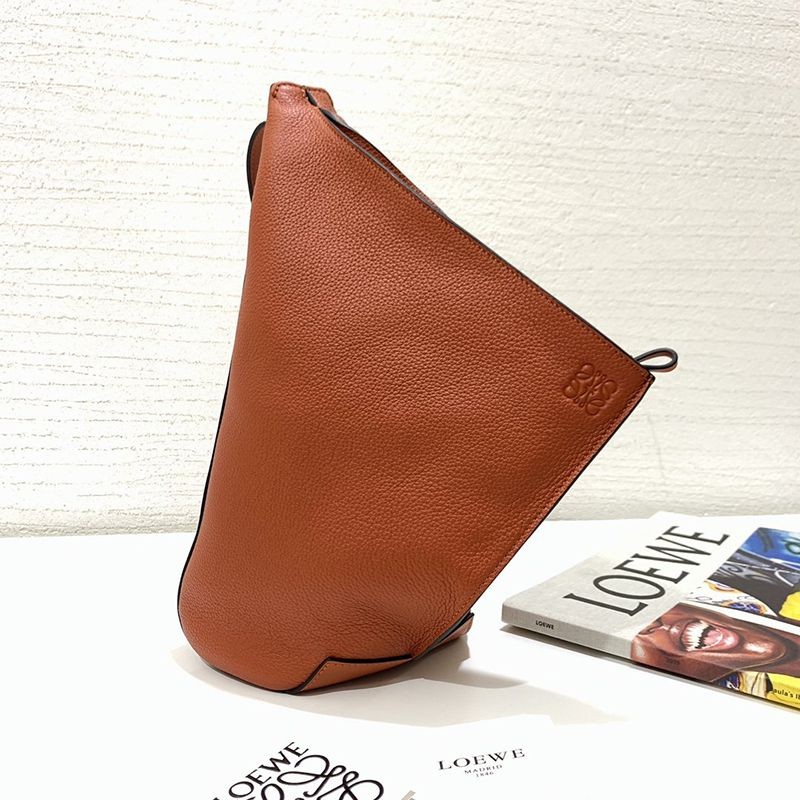 世界中で大人気♪ロエベ ショルダーバッグ コピー アントン スリング Anton Sling カーフスキン B511A09X06通販