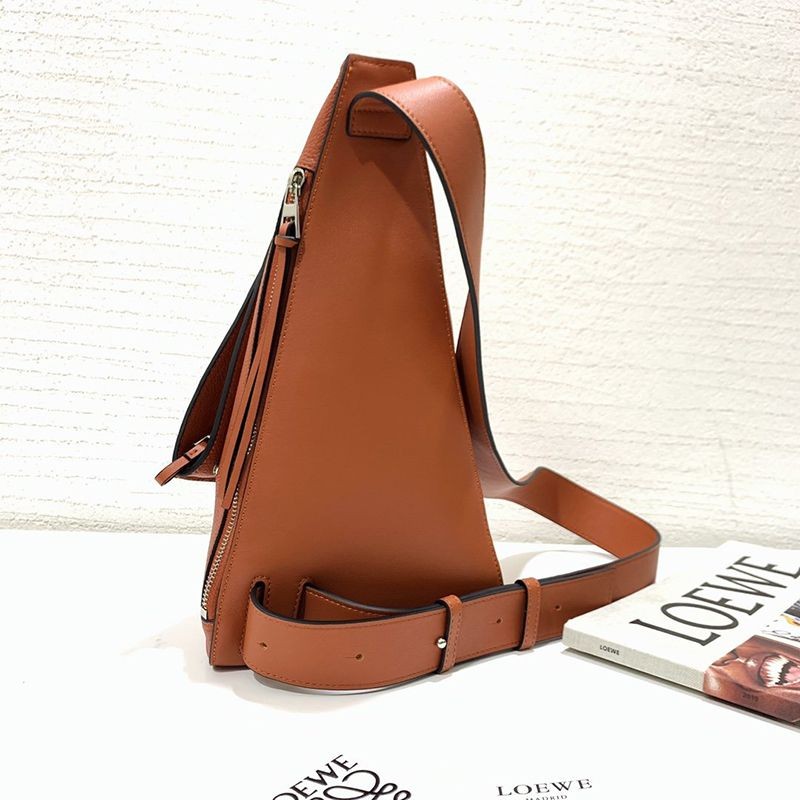 世界中で大人気♪ロエベ ショルダーバッグ コピー アントン スリング Anton Sling カーフスキン B511A09X06人気