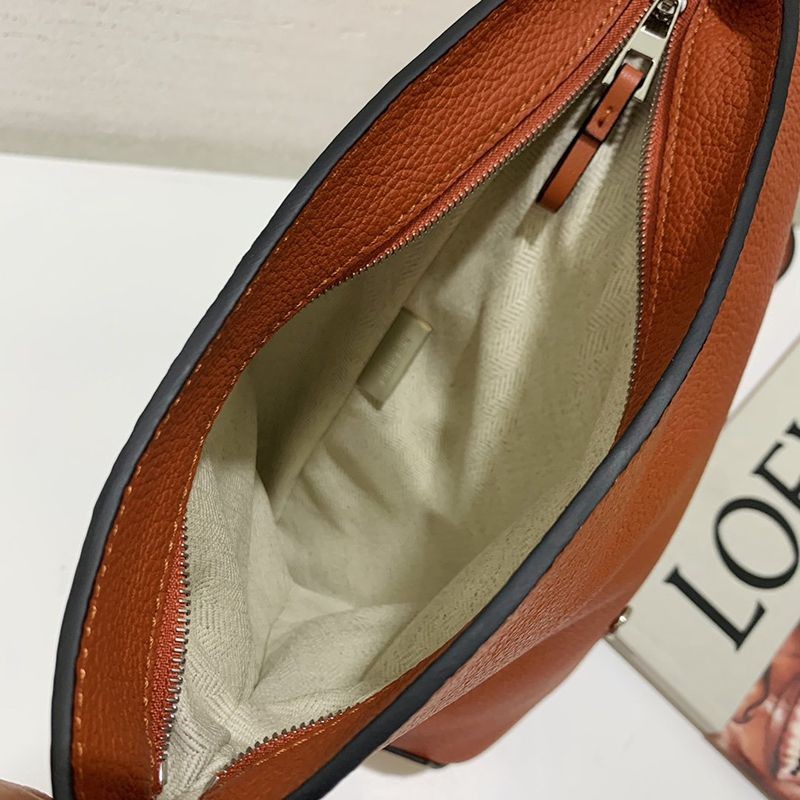 世界中で大人気♪ロエベ ショルダーバッグ コピー アントン スリング Anton Sling カーフスキン B511A09X06N級品