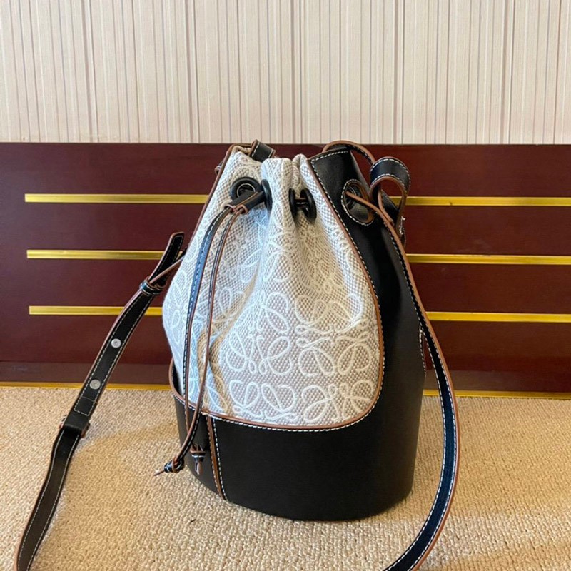 関税負担なし ロエベ バルーンバッグ コピー 2wayバッグ ショルダーバッグ lob60696 ロエベ ショルダーバッグ アナグラム高い品質