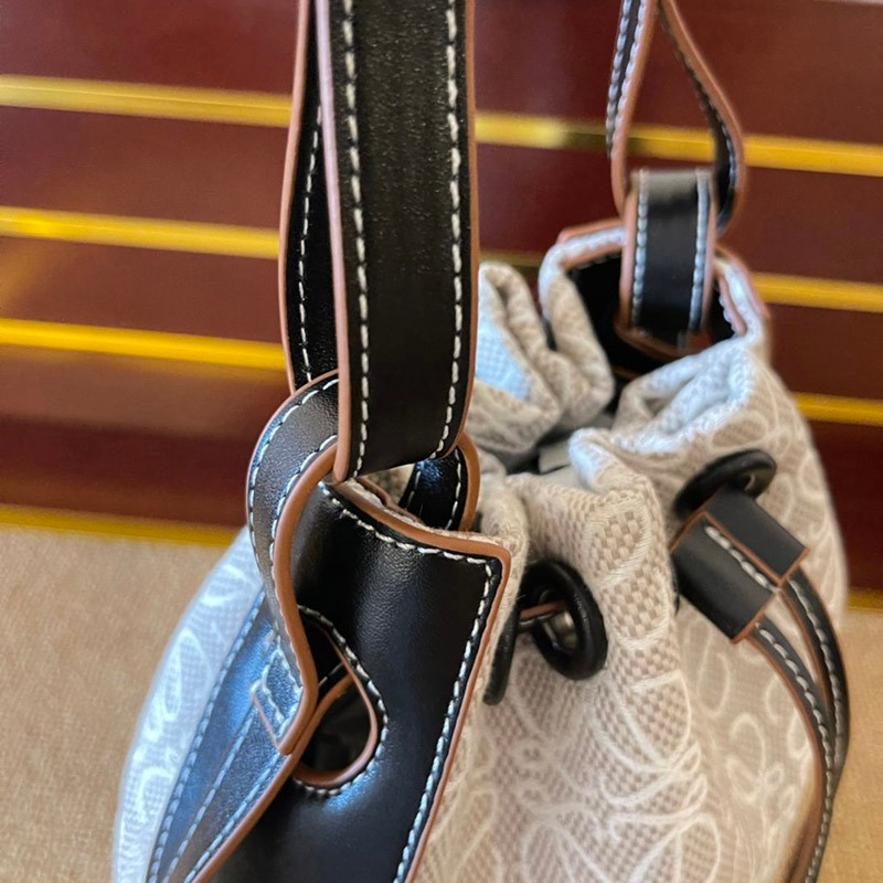 関税負担なし ロエベ バルーンバッグ コピー 2wayバッグ ショルダーバッグ lob60696 ロエベ ショルダーバッグ アナグラムN級品