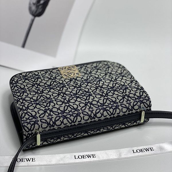大人気!!新作 ロエベ アナグラム コピージャカード ショルダーバッグ loc10328人気