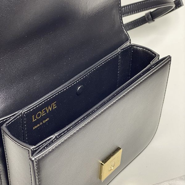 大人気!!新作 ロエベ アナグラム コピージャカード ショルダーバッグ loc10328N級品