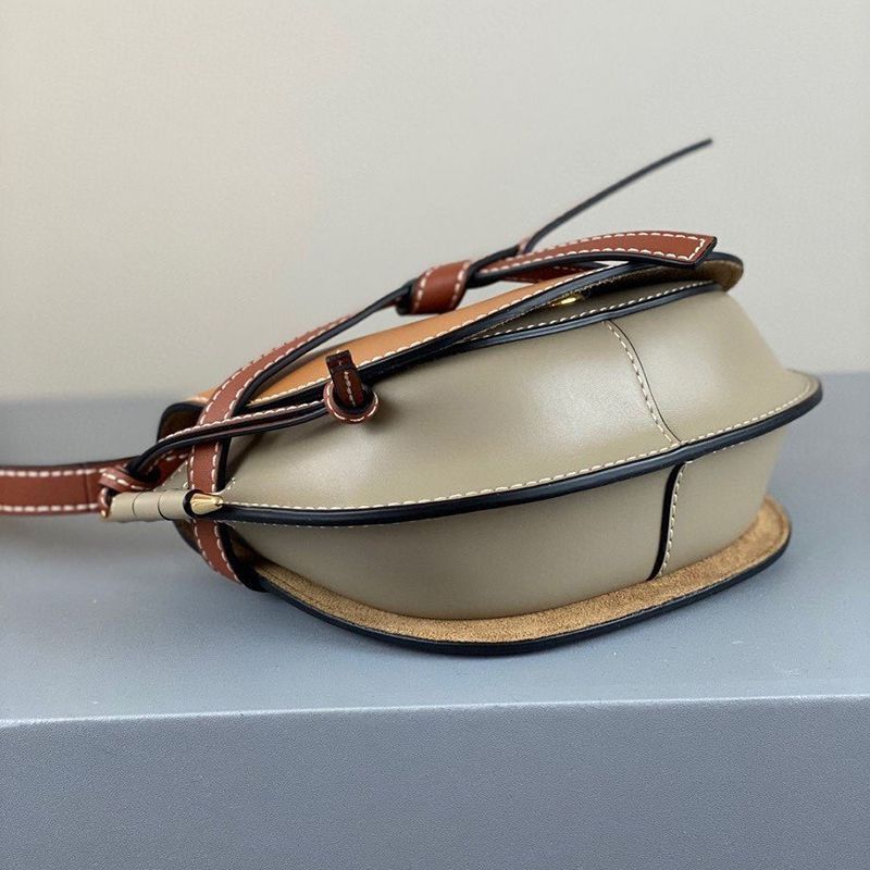 希少色ロエベ ゲート 偽物 バムバッグ ラージ スエード＆カーフスキン loe97133高い品質