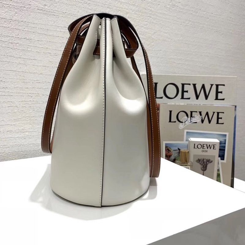 【日本未発売】ロエベ Lazo Bucket bag Black ラゾ バケットバック スーパーコピー lof24321通販