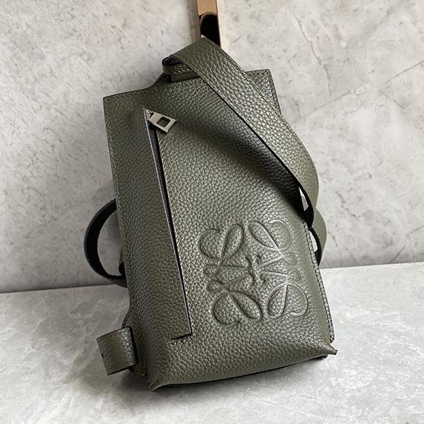 稀少ロエベ バーティカル Tポケット グレインカーフ 偽物 loi47625