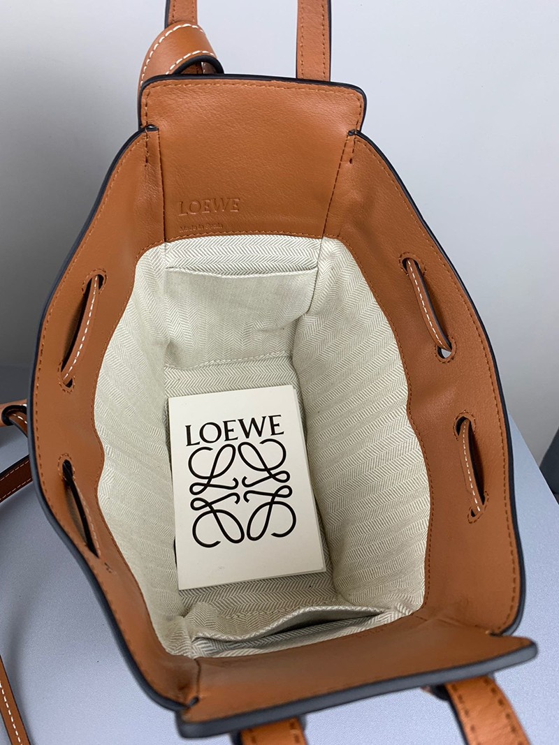 人気No1ロエベ ハンモック 偽物 ドローストリング ショルダーバッグ loi71697N級品