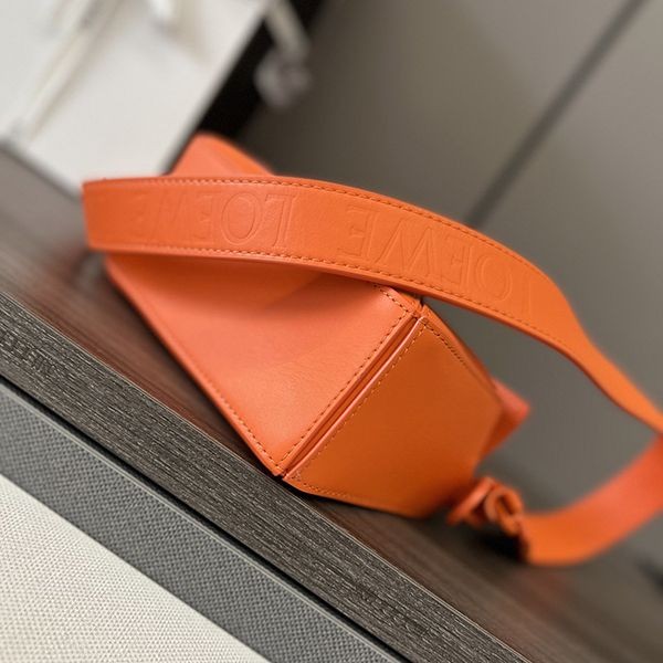 ★追跡付き発送で安心ロエベ ショルダーバッグ 偽物 PUZZLE パズルバッグ ナノ loj37170通販