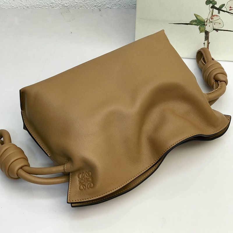 大人気!!新色★ロエベ★フラメンコ クラッチ ミニ ナパ カーフスキン 偽物 lom62119高い品質