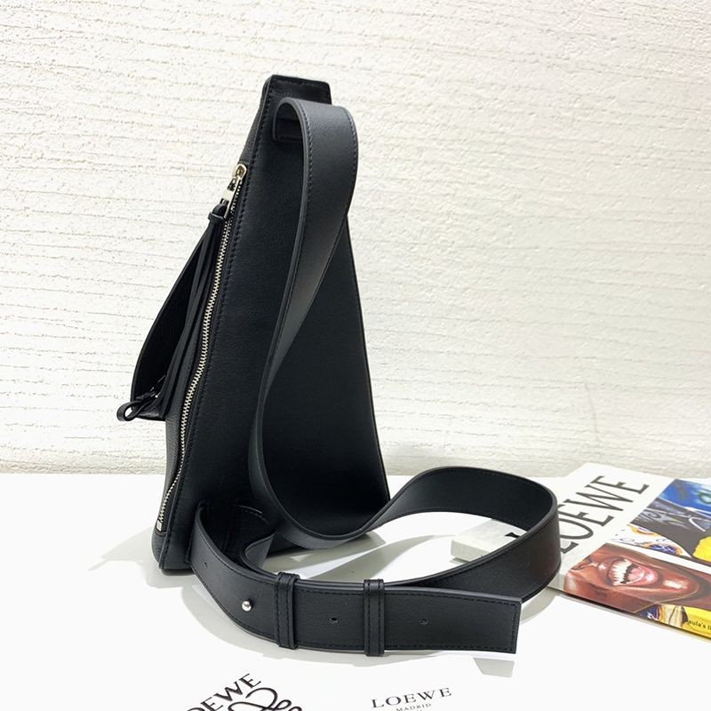 大人気！ロエベ ショルダーバッグ コピー アントン スリング Anton Sling カーフスキン loq24862人気