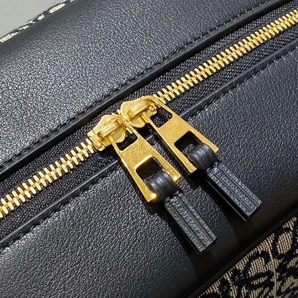 最安値挑戦 ロエベ 大人気 アマソナ19 スクエア バッグ コピー lov26460代引きを販売