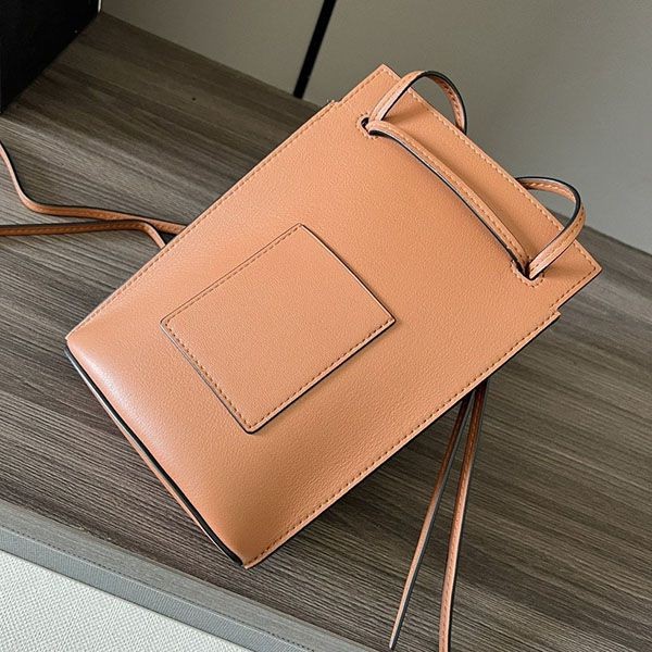 使い勝手良し ロエベ アナグラムレザーショルダーバッグ コピー lov95292高い品質