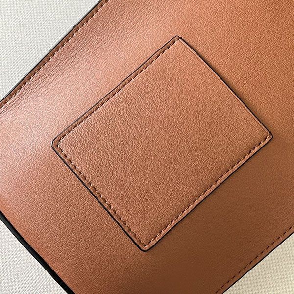 使い勝手良し ロエベ アナグラムレザーショルダーバッグ コピー lov95292N級品