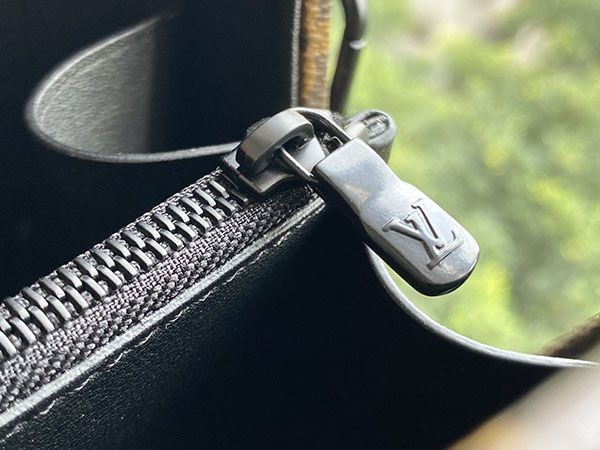 日本未入荷 ルイヴィトン ソフトトランク 偽物 クラッチ ボックス モノグラム ショルダーバッグ M20233代引きを販売