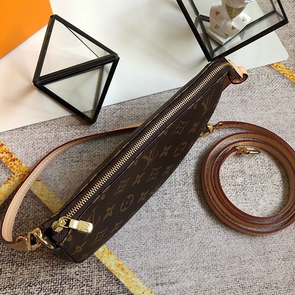 【奇跡の再入荷！即発送】ルイヴィトン ショルダーバッグ コピー モノグラム ポシェット アクセソワール バッグ M40712人気