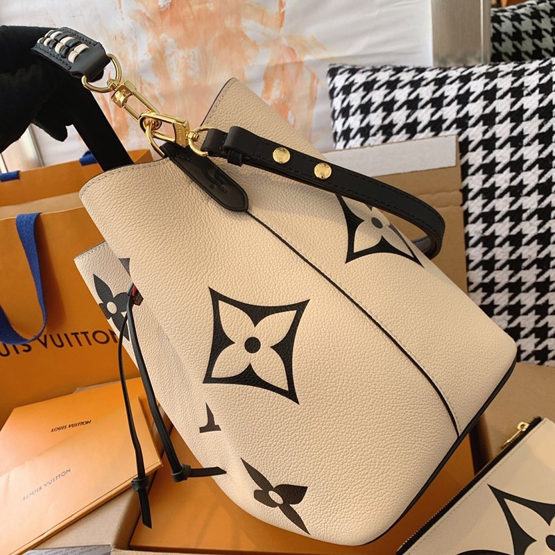 ★関税/送料込★ ルイヴィトン ショルダーバッグ コピー CRAFTY ネオノエMM 2WAY モノグラム M56889最高級