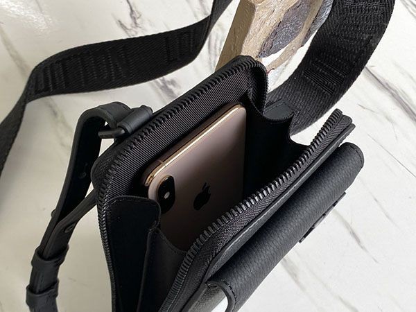 ◆ルイヴィトン ショルダーバッグ コピー◆タイガ フォンポーチ M57089代引きを販売