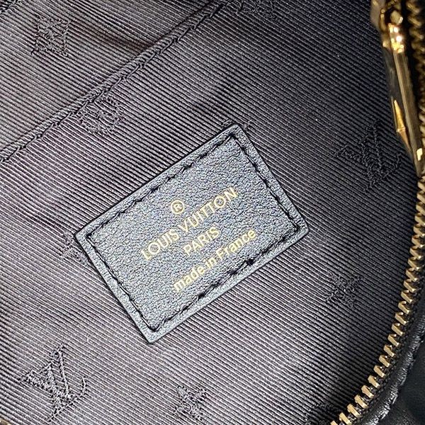入手困難ルイヴィトン オーバー ザ ムーン ショルダーバッグ 偽物 M59799 富岡佳子さんの愛用
