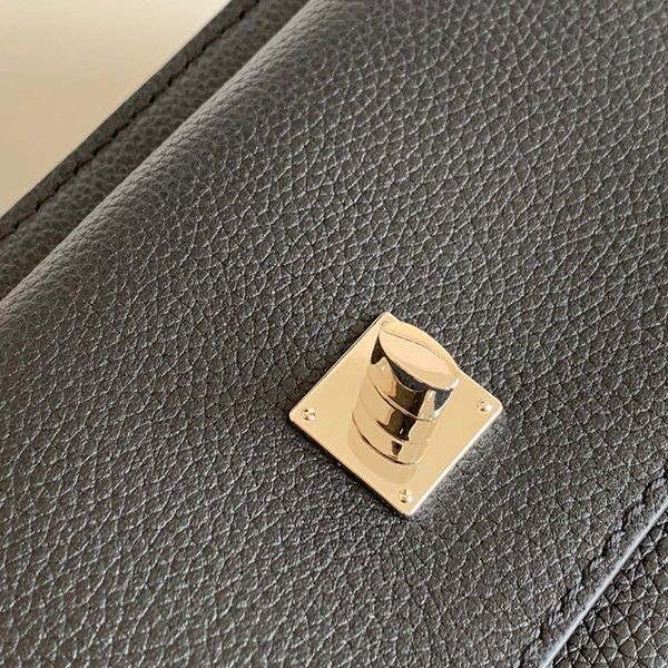 ブティック♪ルイヴィトン ポシェット偽物 ロックミーチェーンバッグ M69400品質保証
