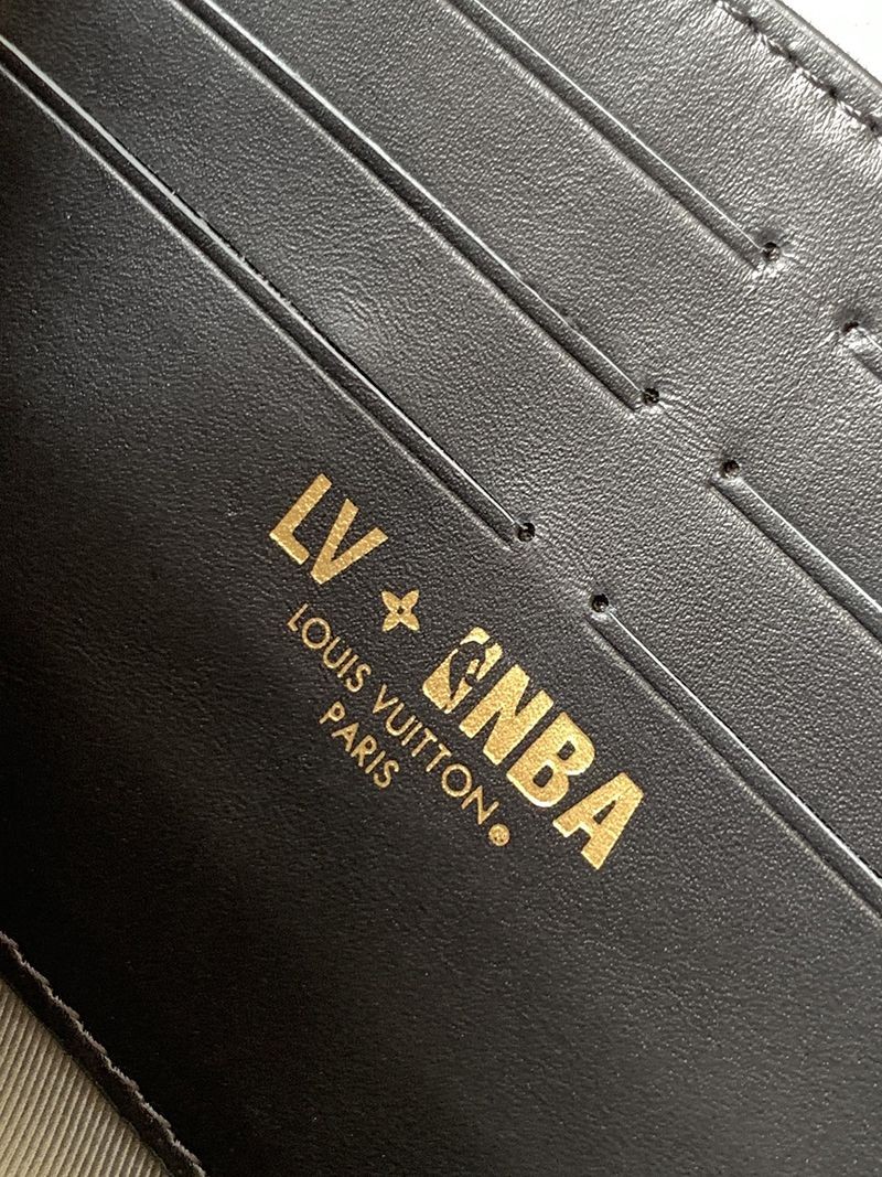 入手困難!ルイヴィトン NBAコラボ ソフトトランク コピー ショルダーバッグ M80549品質保証