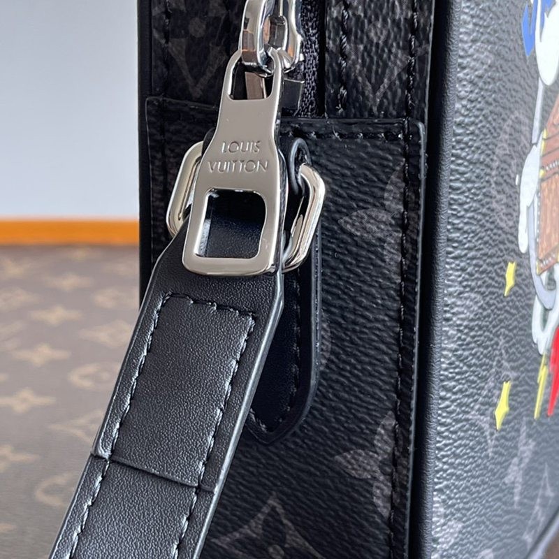 日本未入荷 ルイヴィトン新作モノグラム エクリプス コピー ダヌーヴ M45928人気