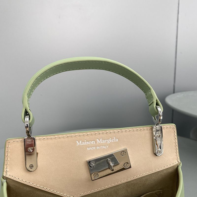 21-22AWメゾンマルジェラ Snatched コピー スモールスナッチト ハンドバッグ Maa63834代引きを販売
