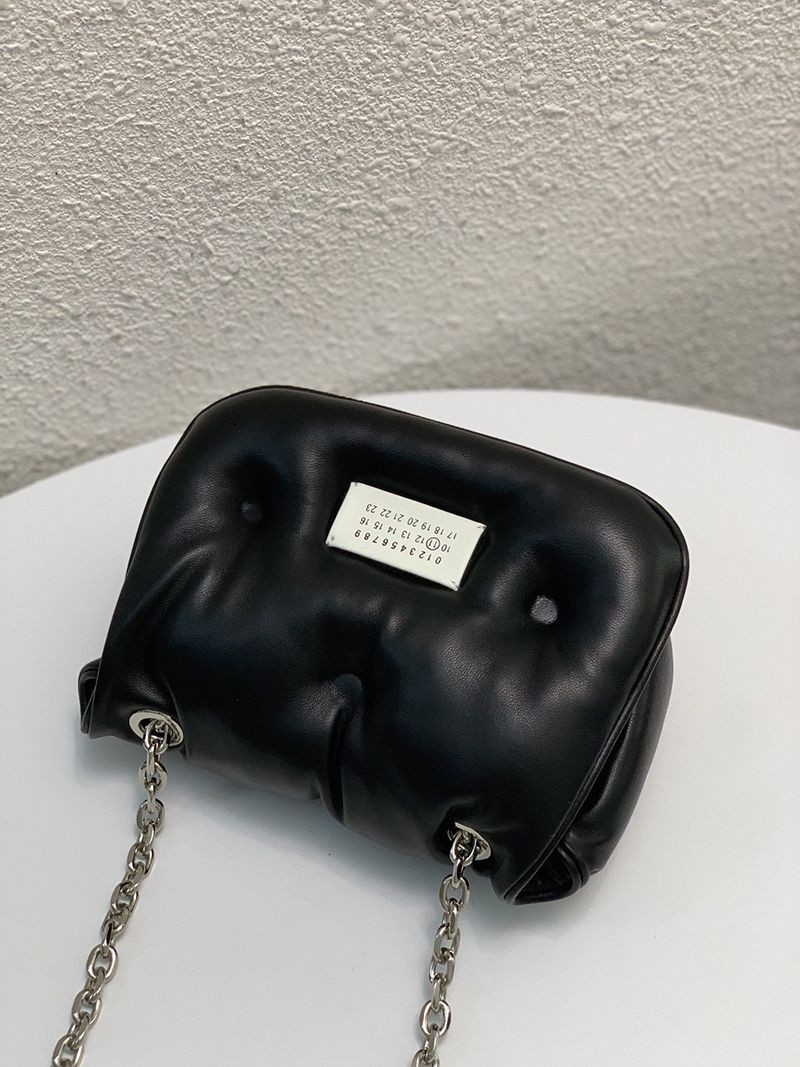 超希少！メゾンマルジェラ グラムスラム スーパーコピー フラップ チェーンバッグ Mab56926代引きを販売