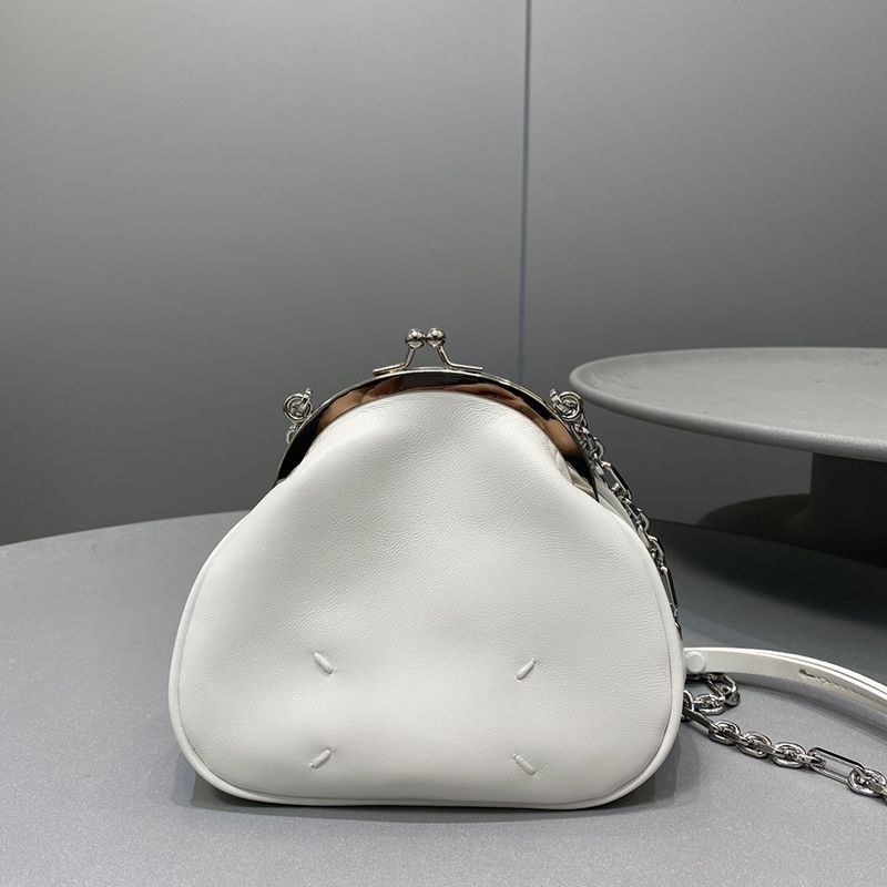 人気No1メゾンマルジェラ コピー 足袋タビ フレームバッグ レザー がま口 Mam67574通販