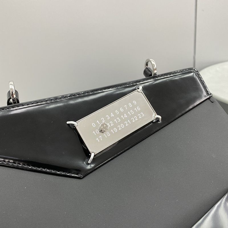 一目惚れ♪メゾンマルジェラ Snatched 偽物 ミディアム トップハンドルバッグ Mam99848N級品