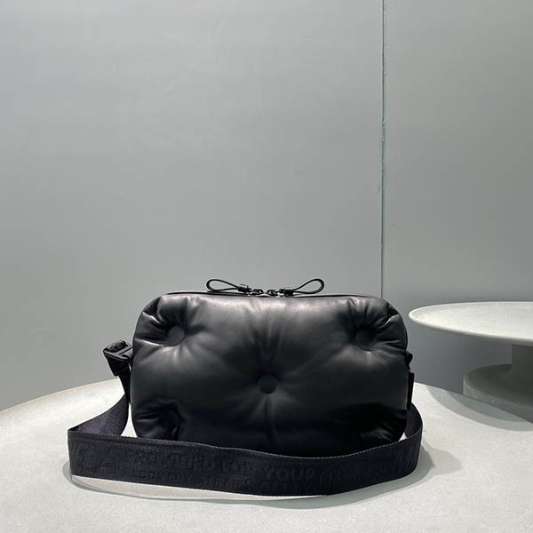 ブランドメゾン マルジェラ コピー グラム スラム バムバッグ / ブラック Mao42939激安送料無料