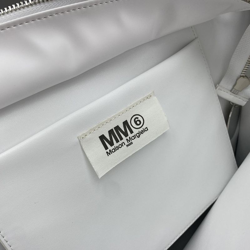 目を惹くカラーエムエムシックス コピー トートバッグ 3way ショルダーバッグ Mat16909N級品