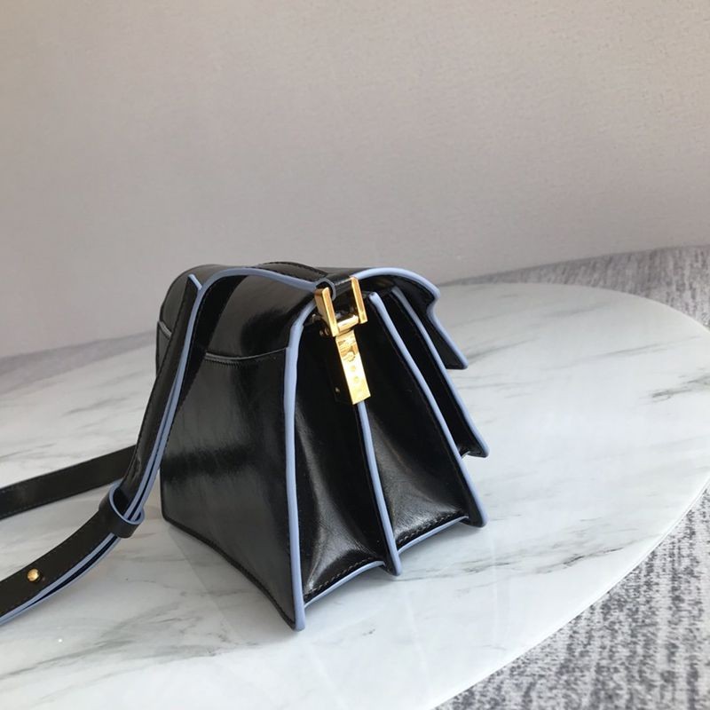 超希少！マルニ バッグ偽物 ☆trunk bag トランクバッグ コピー maw68725激安送料無料