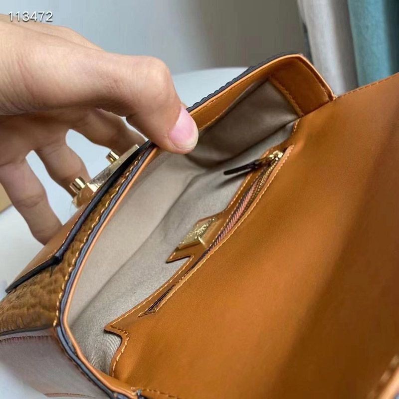 超話題!【人気商品】MCM クロスボディ ショルダーバッグ コピー mcu79049代引きを販売