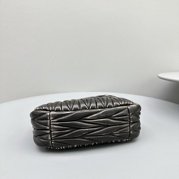 ミュウミュウ ワンダー コピーブランドマテラッセ再生ナイロン ショルダーバッグ myf06688代引きを販売