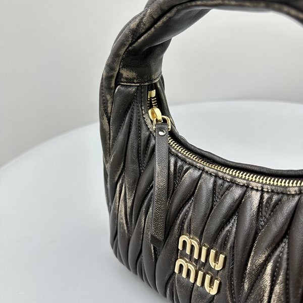 ミュウミュウ ワンダー コピーブランドマテラッセ再生ナイロン ショルダーバッグ myf06688品質保証