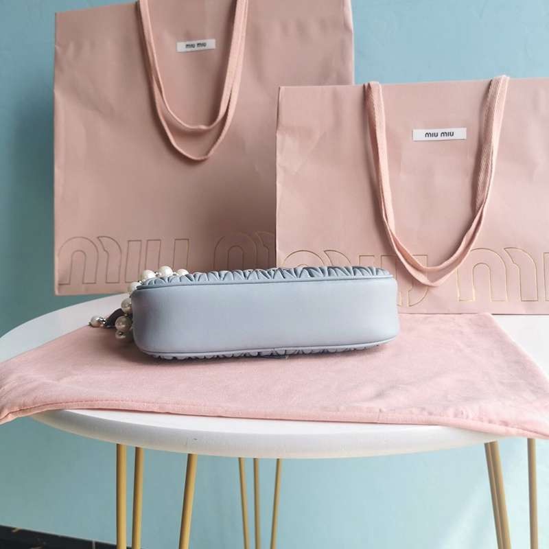 定番ミュウミュウ コピー マテラッセナッパレザー パール付き ショルダーバッグ myl88966高い品質