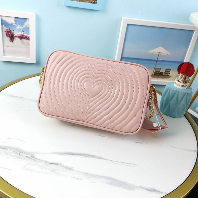 大人気！ミュウミュウ マトラッセラムスキン コピー ハートエンボス mys71350通販