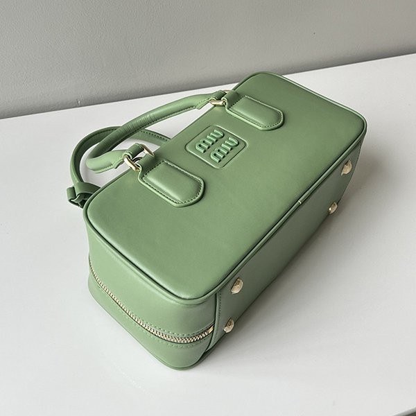 春もの新作ミュウミュウ 偽物 レザートップハンドバッグ myu11822高い品質