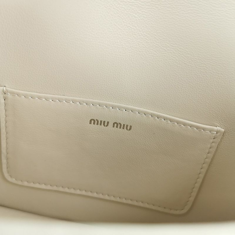 人気急上昇ミュウミュウ マテラッセ 偽物 ミニショルダーバッグ myu42573N級品