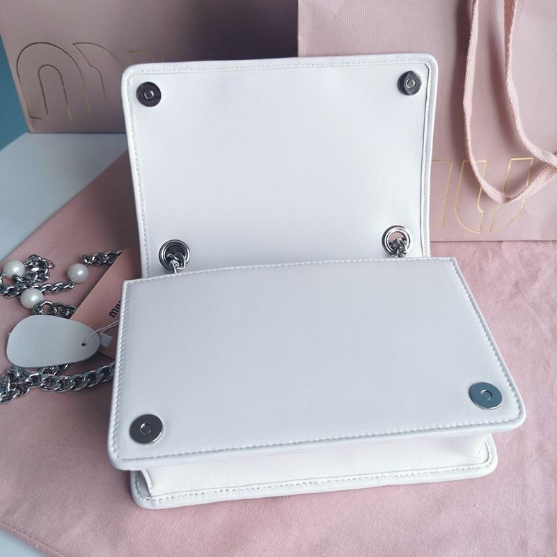 人気No1ミュウミュウ コピー キルティングナッパレザーのミニバッグ myw69555