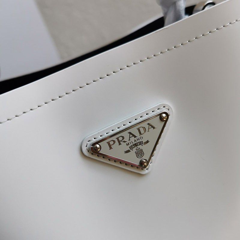新作限定【21AW】プラダ カーフ ハンドバッグ N級品コピー pus62368人気