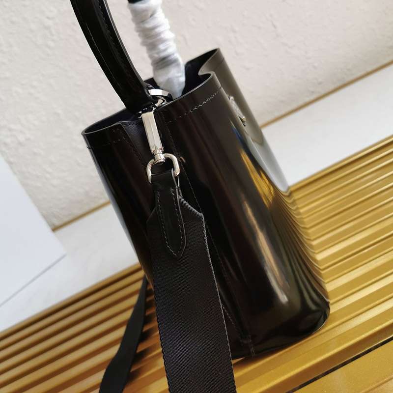 お洒落に♪【21AW】プラダ カーフ ハンドバッグ スーパーコピー puw06626N級品