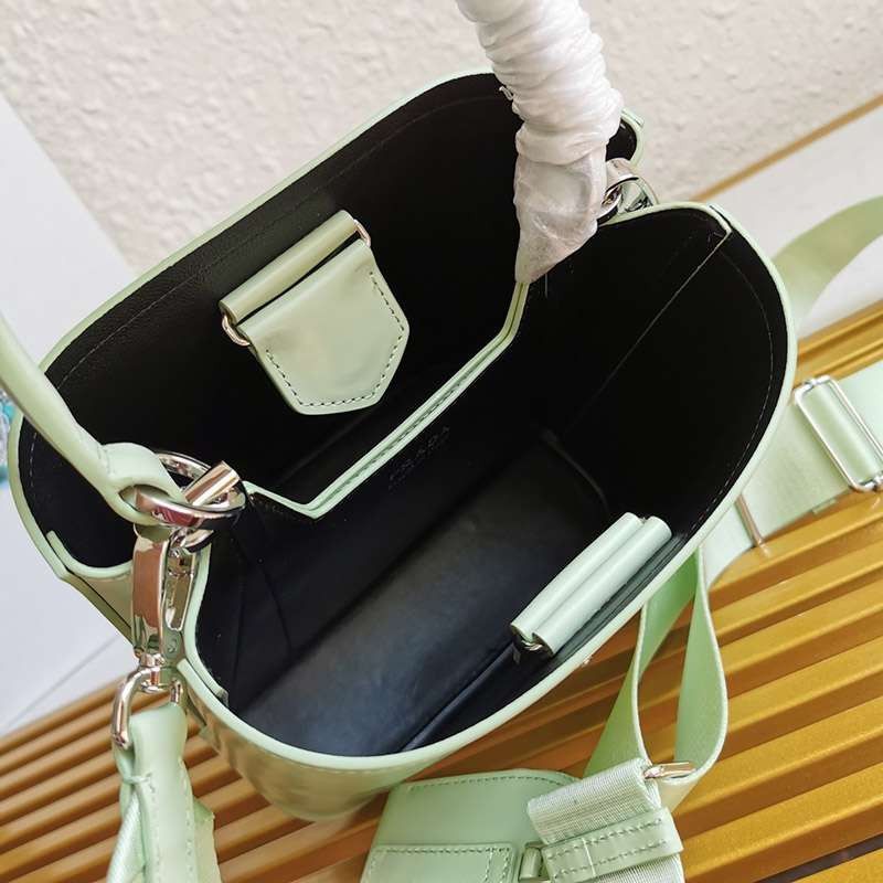 稀少【21AW】プラダ カーフ ハンドバッグ コピー 早い者勝ち♡ 1BA319品質保証