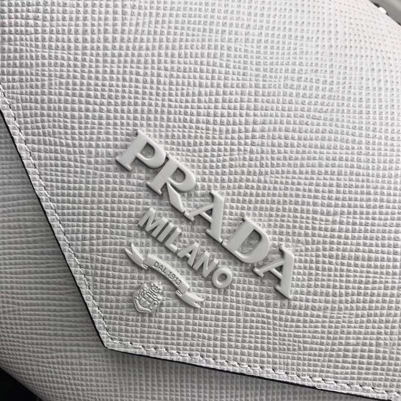 大人気！新作 プラダ ショルダーバッグ スーパーコピー pue81137高い品質