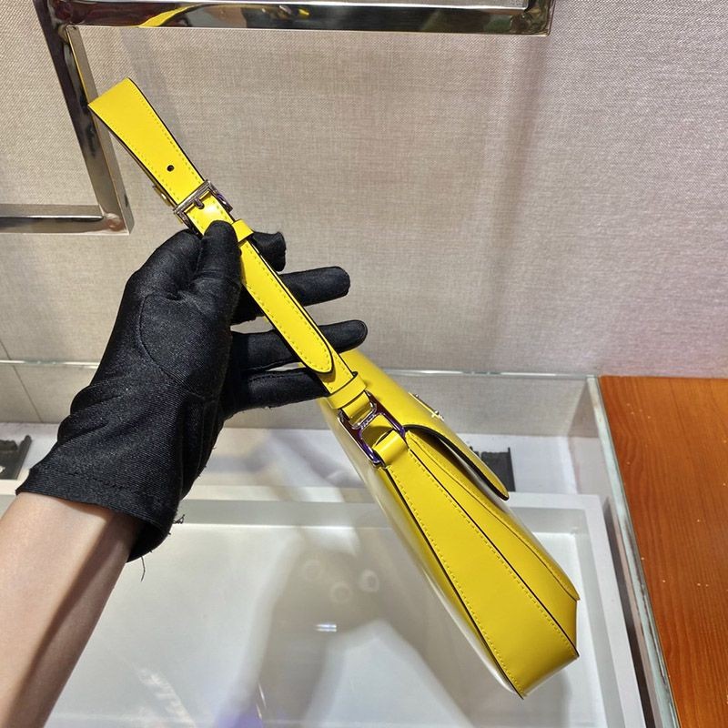 《大人気》プラダ★フラップ付きクレオショルダーバッグ コピー puy98195人気